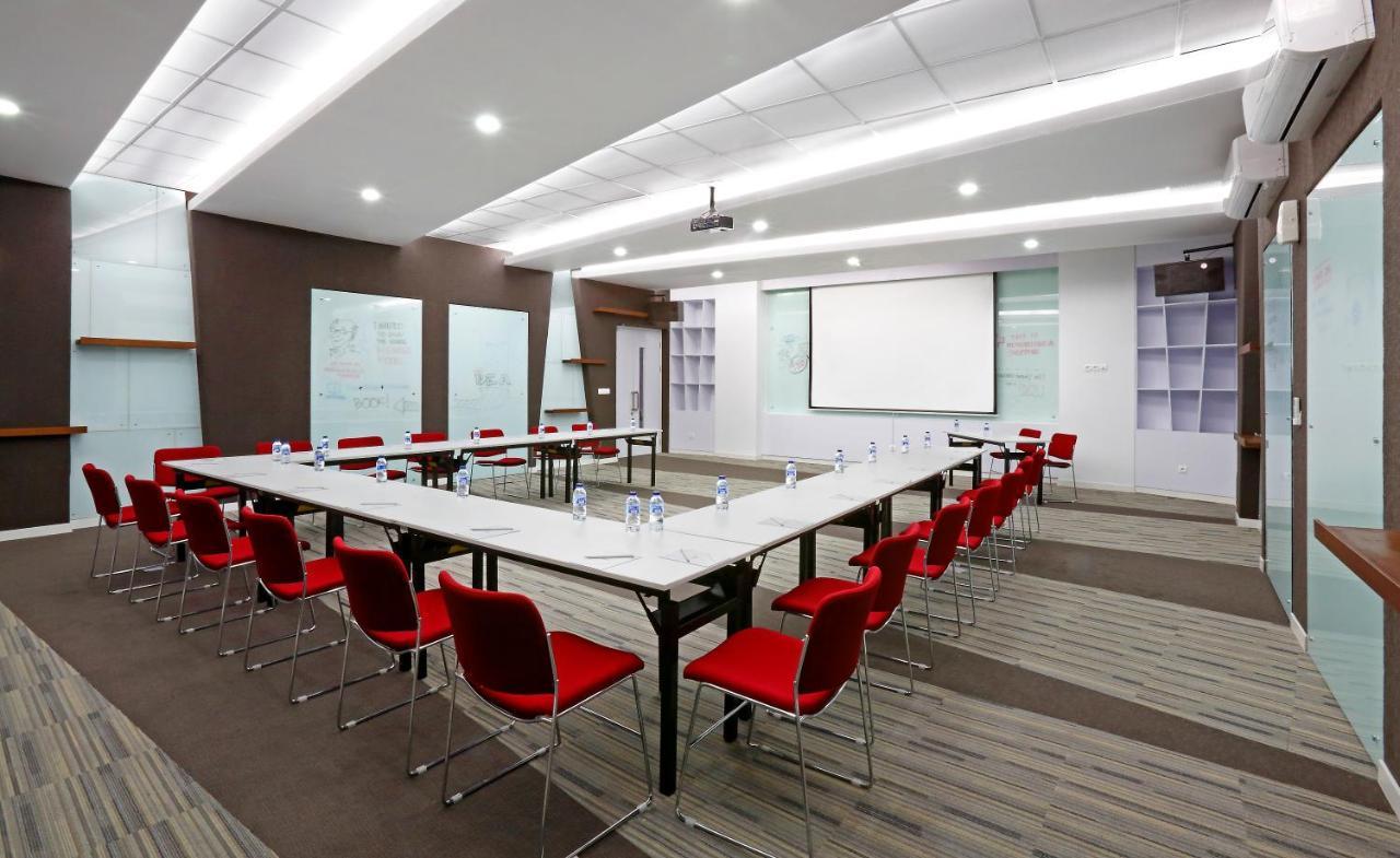 Berry Biz Hotel Sunset Road Σεμινιάκ Εξωτερικό φωτογραφία